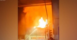 Mumbai: Fire breaks out at electronic goods store in Andheri East, one dead